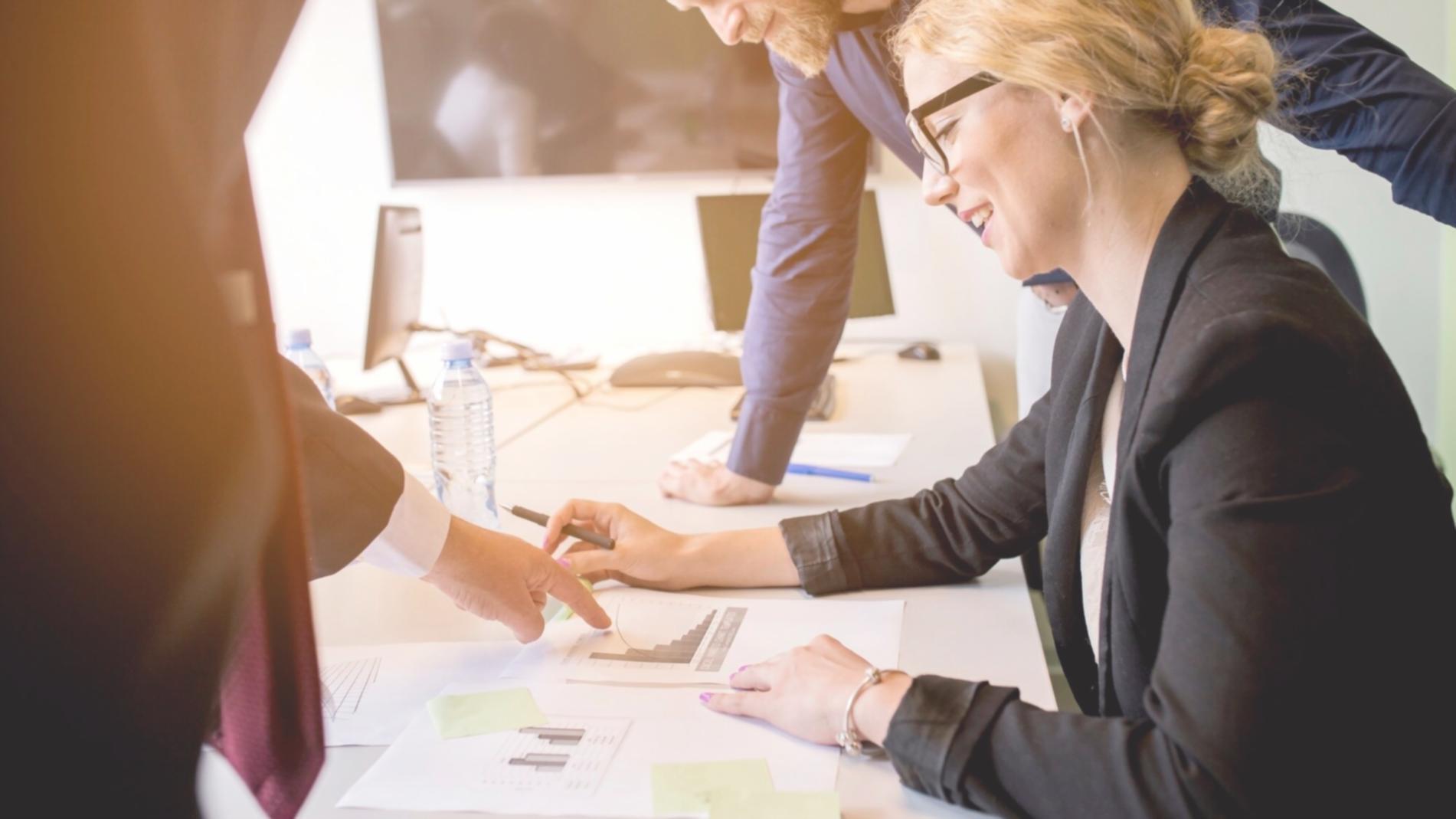 Session de formation en groupe sur la gestion budgétaire